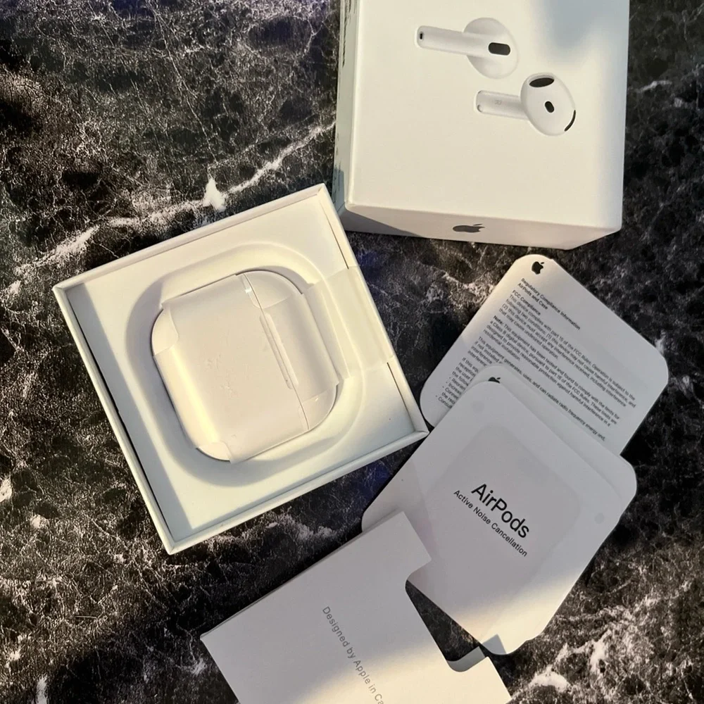 Apple Wireless Earbuds - White